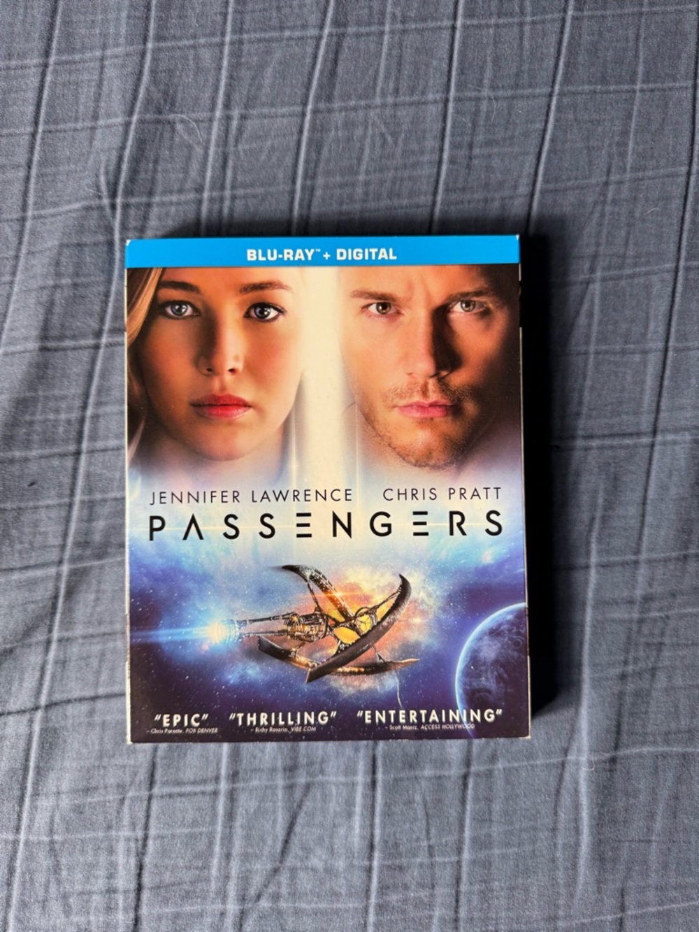 Passengers Blu-ray + Digital - Jennifer Lawrence & Chris Pratt - Blue Accents